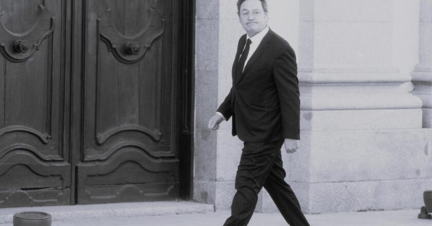 the defendant is the prosecutor, and the Government intends to try the judges