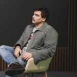 Brice Cedera, editor-in-chief of EL ESPAÑOL, receives the 2025 Defense of Journalism Award