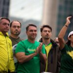 The Bolsonaro clan is trying to postpone the debate on choosing a candidate as pressure on the right increases