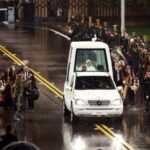 The Pope arrives in Beirut a week after the Israeli attack on this city and asks politicians to make gestures to “heal memory among nations.”