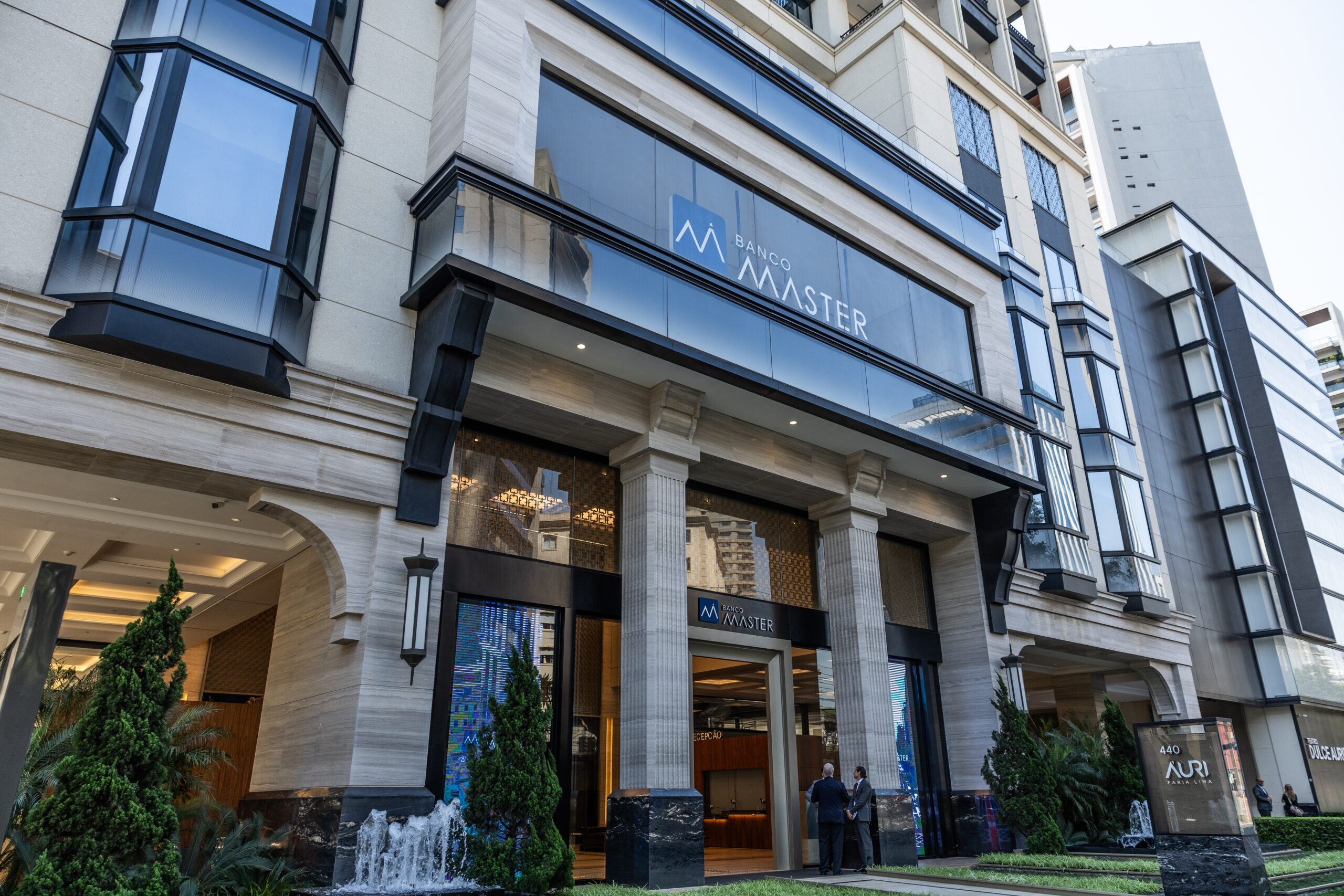1763463863_112235368-eco-sao-paulo-sp-05-09-2025-fachada-do-predio-do-banco-master-itaim-bibi-.jpg