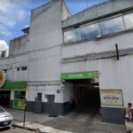 What are the two properties that the government is auctioning in La Plata, when are they auctioned, and what is the base price?