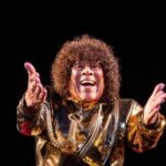 From his meeting with Rodrigo in La Plata and the dream that was thwarted by Bin Laden, to his vitality at the age of seventy-four.