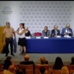 A huge piece of paper and a risky anti-vaccine story