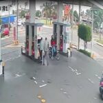 In front of everyone, he robbed a service station in La Plata