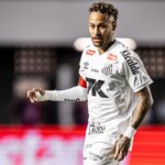 Amid injury, Neymar scores a stunning goal for Santos against Sport