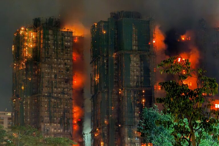 1764516243_incendio-hong-kong-3.jpg