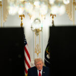 Trump shows contradictions when he announces the pardon of the former President of Honduras