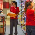 What is the salary of a Koto and Carrefour supermarket store in December 2025?