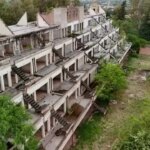 This is a majestic ghost hotel being auctioned off in the middle of the Argentine tourist scene