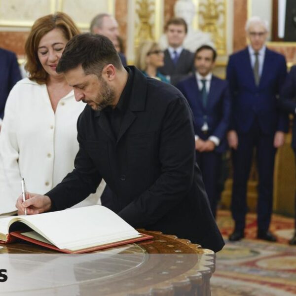 Zelensky goes to the House of Representatives at the beginning of his third visit to Spain