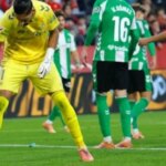 The referee stops the derby for throwing objects… and Carmona justifies Cafris