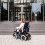 More than half of Spaniards change their routes and 30% give up seeing family or friends due to lack of access