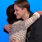 Rosa and Manu agree on a new relationship in El Rosco from the movie Pasapalabra