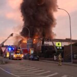 Three were seriously injured after a fire at a recycling company in Caldes de Montbuis took down a C-59.