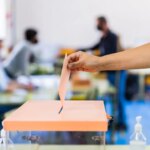 What happens if I have to be at the polling station in the Extremadura elections and I go on holiday for Christmas?