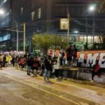 Flamengo arrives at the hotel amidst thousands of fans celebrating