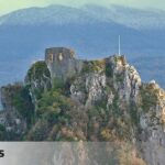 This is the city where there is a Cathar castle on the edge of a cliff