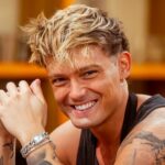 Singer, show at Velez and rumors of romance with Evangelina Anderson