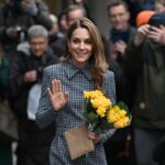 Kate Middleton repeats the classic dress and bets on a suede bag
