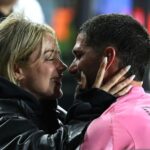 The passionate kiss of Tenny Stossel and Rodrigo De Paul after Inter Miami’s victory: video