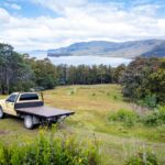 A squatter settles in a hereditary property after being evicted by others: the man denies this before the judge and accuses several Portuguese families of living there