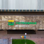 Why did Petrobras shares fall after the announcement of the strategic plan