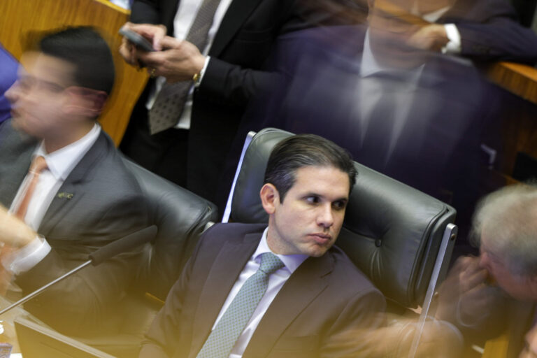 Presidente-da-Camara-dos-Deputados-Hugo-Motta-Republicanos-PB-durante-sessao-legislativa-Metropoles.jpeg