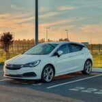 The most common mistakes when parking a car and how to correct them easily