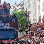 How was the party with Flamengo fans on the train until the meeting with the players?