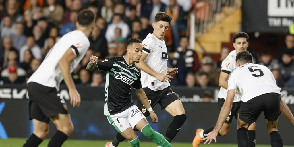 antony-betis-laliga-efe-valencia-U20430760227GrI-1024x512@diario_abc.jpg