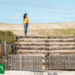 The design in enclosures and without grass serves as a shelter from the offshore wind