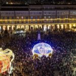 What time do the Christmas lights turn on in La Coruña today and where are the tree and market?