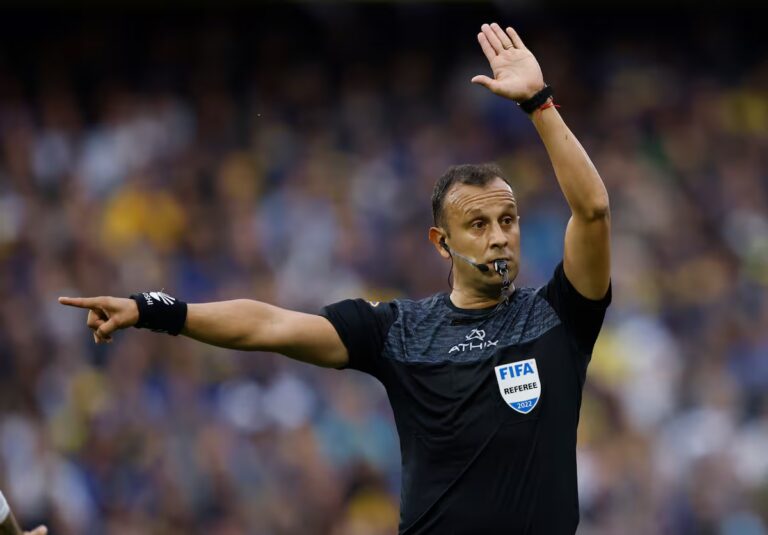 el-arbitro-dario-herrera-estara-en-la-bombonera-KYQASLFLZNBRBA4DYCOAMEPGPI.JPG