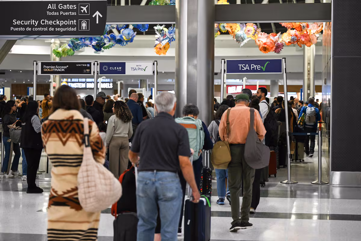 filas-en-el-aeropuerto-george-bush-de-U6T2CIHGVBF35E2QYCM5XXN774.JPG