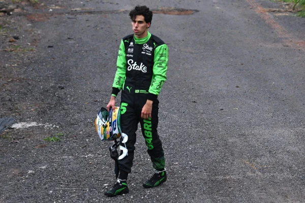 gabriel-bortoleto-sauber-gp-de-sao-paulo-abandona-corrida-e1762712516766.jpg