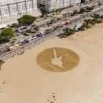 Rock in Rio’s guitar is recreated in a large-scale intervention on the sands of Copacabana