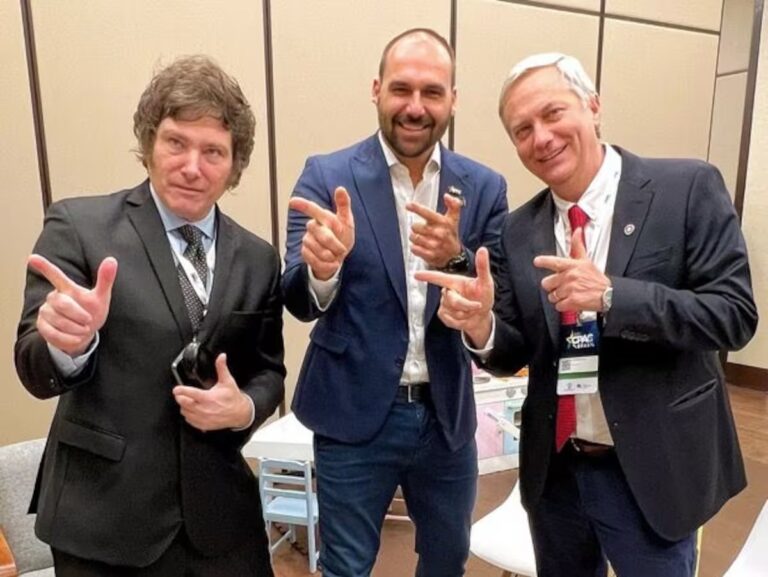 javier-milei-eduardo-bolsonaro-y-jose-antonio-6DWIWQ4PAVHEBP4YIXXAS2PUPM.jpg