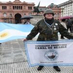 Anti-Communism and Militant Enthusiasm: Marching slogans in favor of freedom for condemned oppressors