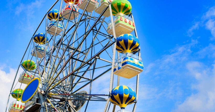 kudupinter – Two young girls hurt after being dumped out of Ferris wheel at Louisiana festival