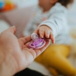 Pros and cons of pacifiers: Understand how this habit affects the baby’s health