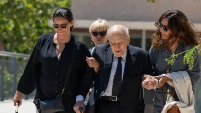 pujol-y-sus-hijos-llegan-al-velatorio-de-ferrusola.webp.webp