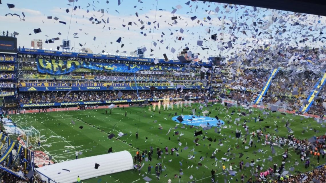 recibimiento-boca-con-papelitos-2134667.jpg