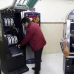 Two gambling halls in Linares have been condemned for allowing the entry of gambling addicts