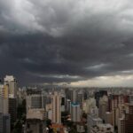 Saturday will be wet with scattered showers in Rio and SP; The south has a risk of hail