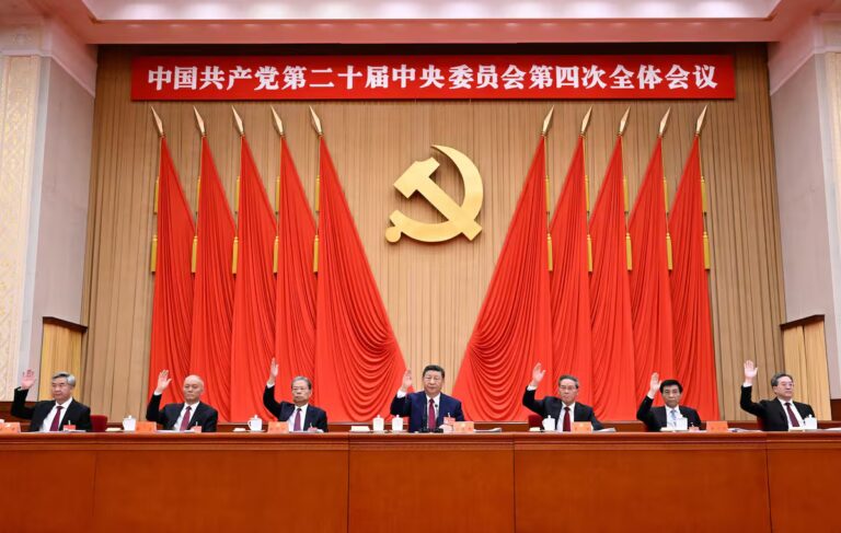 xi-jinping-durante-el-ultimo-plenario-del-partido-L3FUSFGHAJFZRIHLVB7ZRUCTFE.jpg