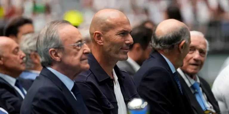 00EuropaPress_6091496_florentino_perez_president_of_real_madrid_and_zinedine_zidane_during_the-U7164.webp