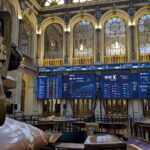 The Ibex 35 index ends the week below 16,700 points, up 1.94%, after recording its highest historical levels.