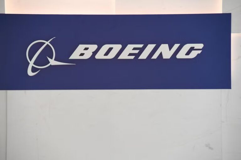 101023boeing27.jpg