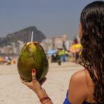 105493595-ec-rio-de-janeiro-10-01-2024-agua-de-coco-inflacao-verao-desacelera-em-2023-mas-consumid.j.jpeg